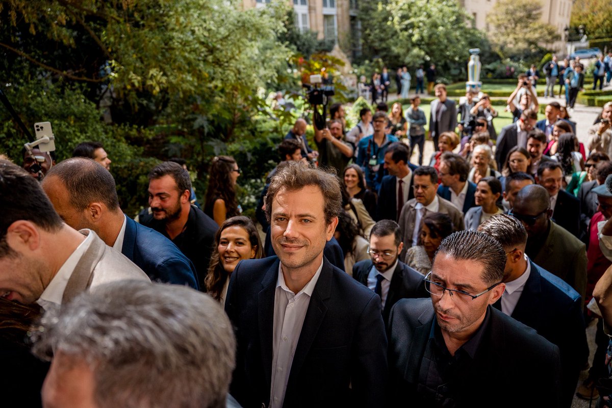 Paul Vannier (@paulvannierfi) on Twitter photo 🔴 Prêt pour faire tomber Bayrou et Macron ! 🔴 Prêt pour faire tomber Bayrou et Macron !