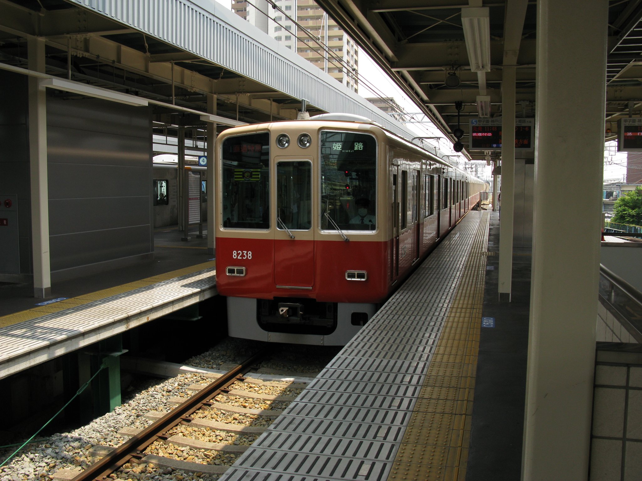 今は手に入らない阪神の冷蔵庫です‼️阪神優勝したのでおじに許可を取って販売します。 阪神百貨店でタイガース優勝記念セール 西井本店長「史上最速で
