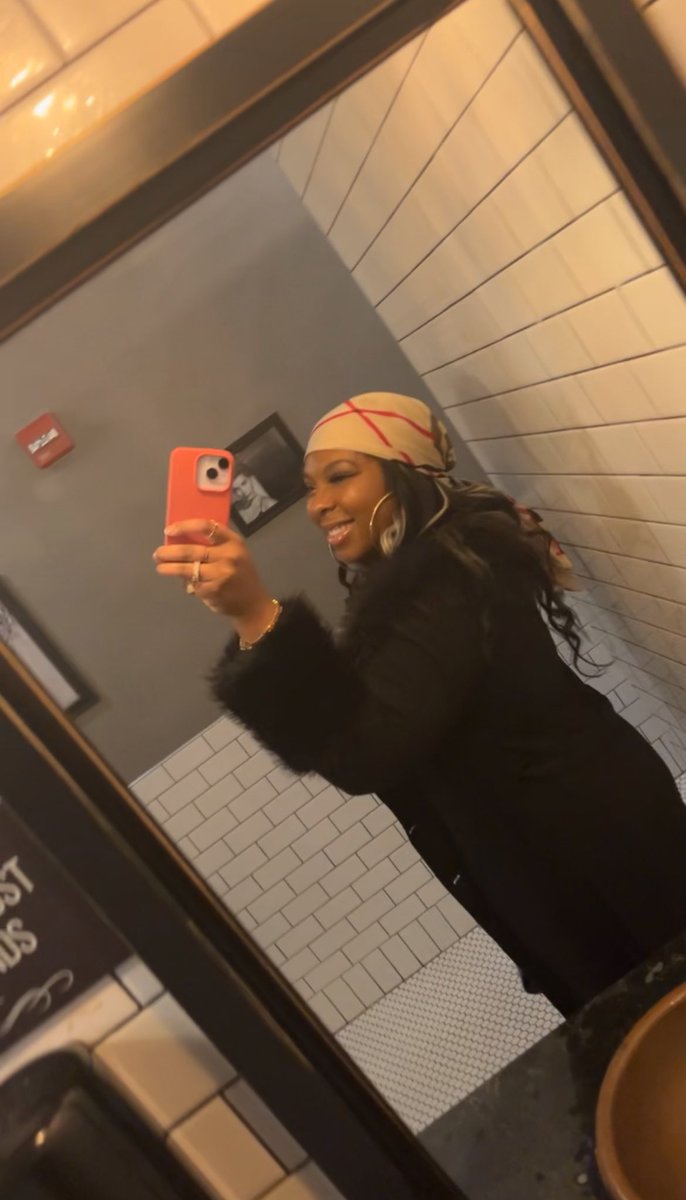 Miss Moon 🌙 tweet media