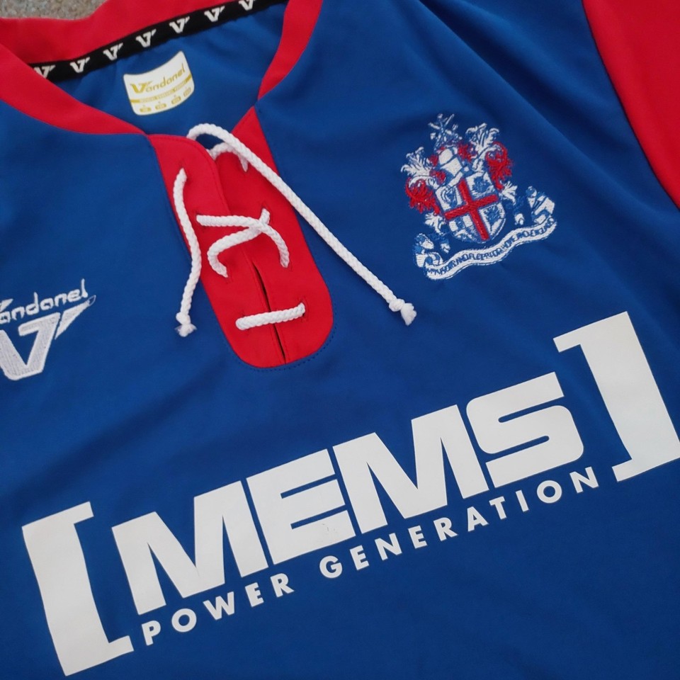 ToniBaker5's tweet photo. Check out GILLINGHAM FC Away Football Shirt 2012/2013 Promotion Season - Vandanel Size MED https://t.co/eldQfQqbOm #eBay via @eBay_UK #gills https://t.co/uzZxg7j76r