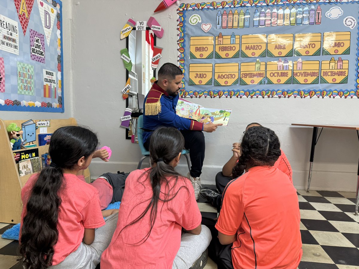 __jsl8's tweet image. Leyendo el cuento: “El príncipe que no quería ser príncipe”   📖🤴🏻🧩

8/sept/2025 - Maratón puertorriqueño de lectura