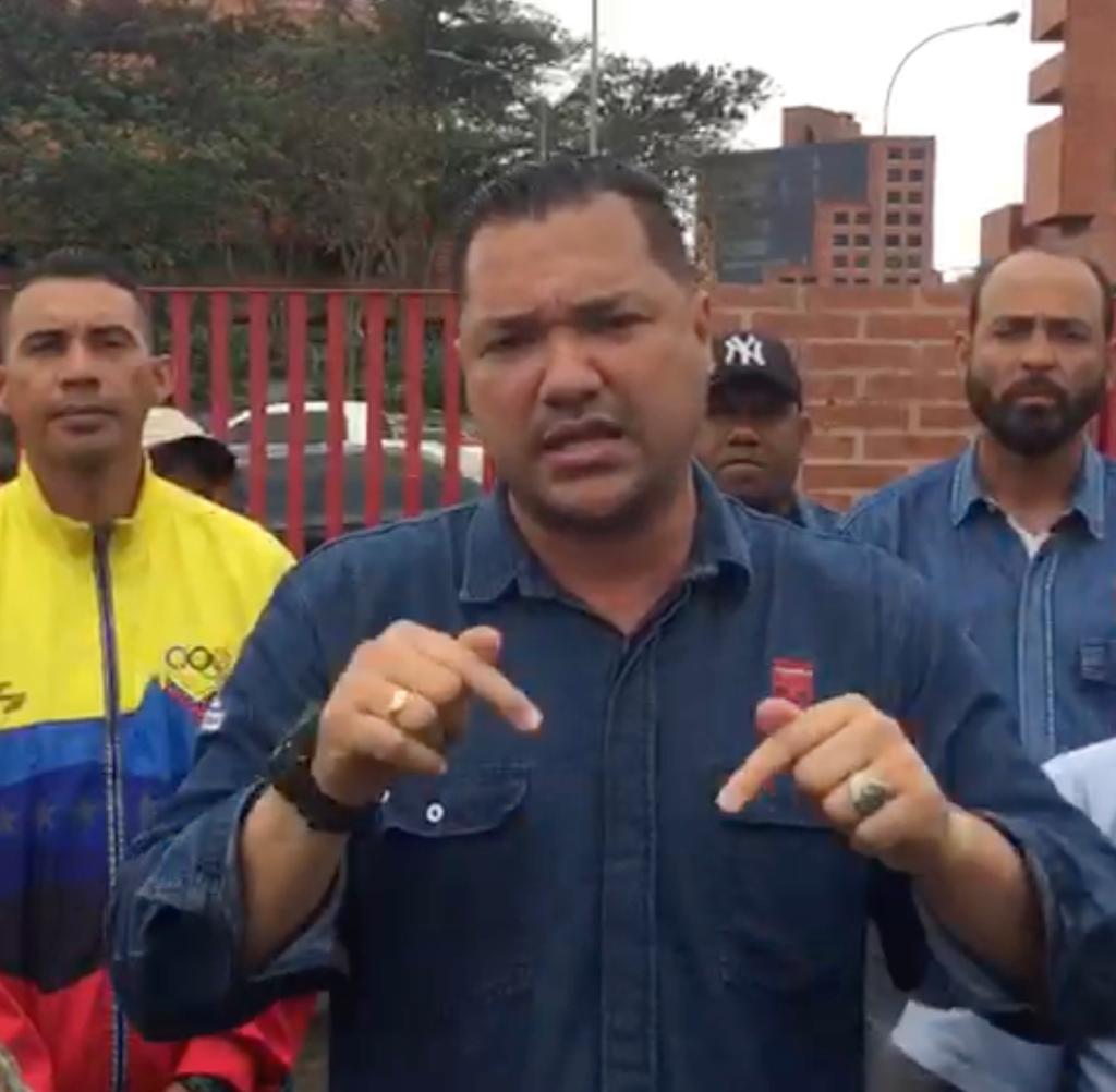 1/4 Desde Revolución Comunista expresamos nuestra preocupación por el estado de salud del sindicalista Daniel Romero, apresado injustamente desde 2023. Circulan informaciones sobre un supuesto intento de suicidio de este durante el fin de semana #LibertadParaDanielRomero