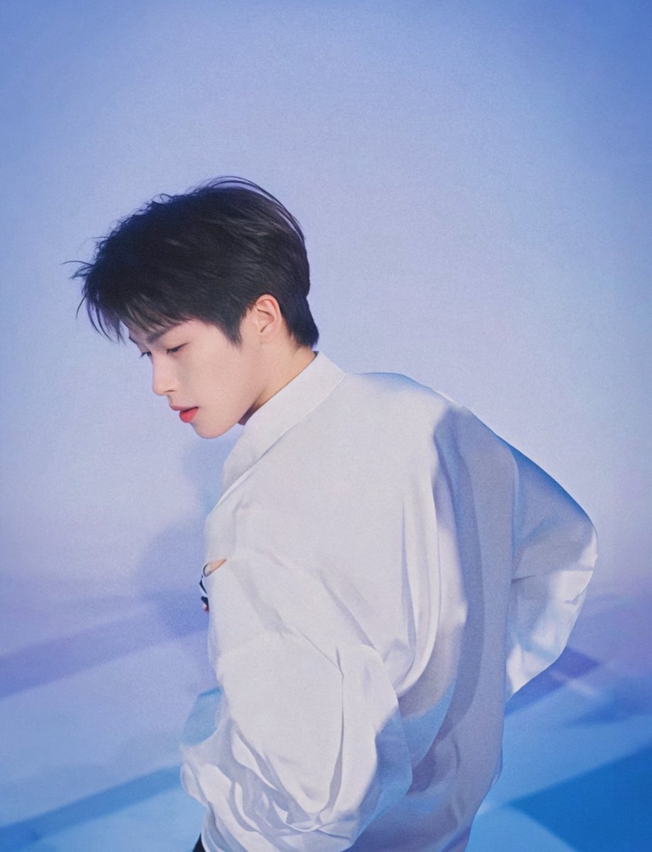 handessxiaoyu_'s tweet photo. Ziyu truly shines so brightly on this kind of stage — every detail is absolutely perfect, leaving me completely captivated 

FALLING TOO DEEP WITH ZI YU
#ZIYUTooDeepMV
#ZiYu #梓渝 https://t.co/GMzTP4YOCN