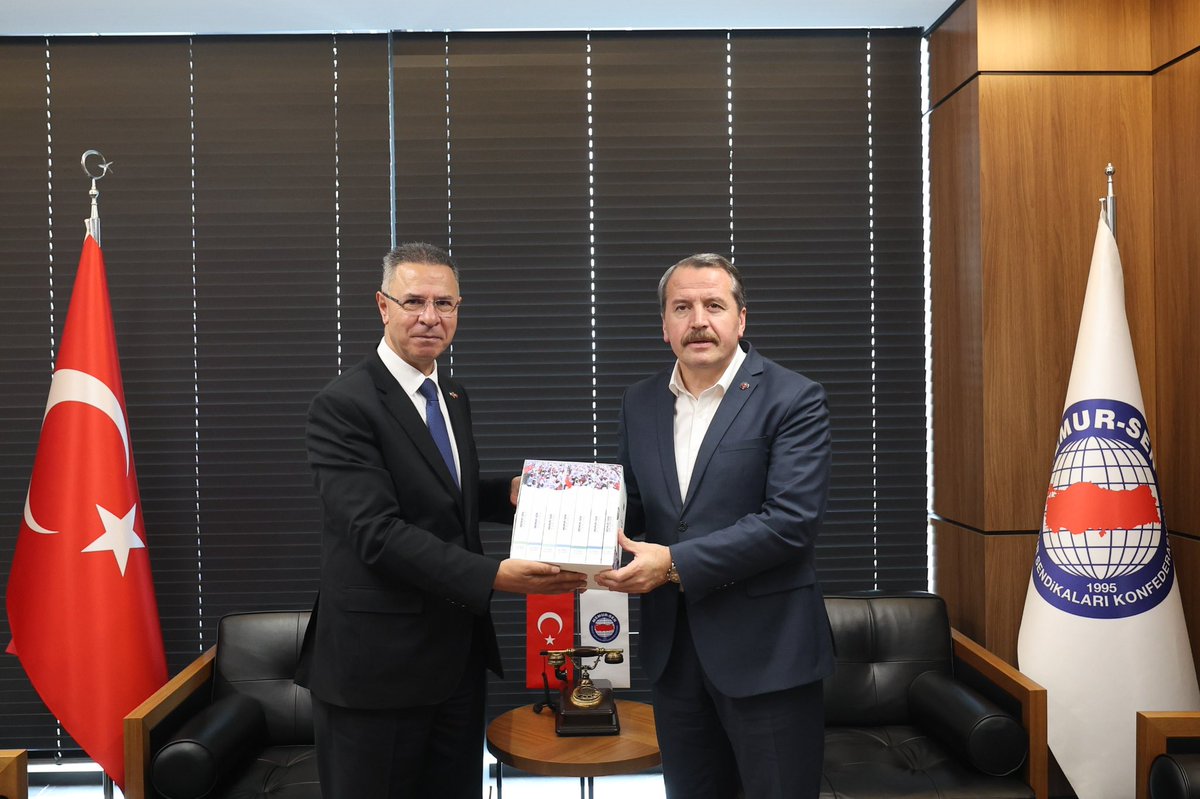 Filistin  Ankara Büyükelçisi Faed Mustafa veda ziyaretleri kapsamında konfederasyonumuzu ziyaret etti.

Filistin ve Gazze için gösterdikleri samimi gayretleri, katkıları ve sosyal diyaloğa önem vermeleri dolayısıyla Sn. Büyükelçiye teşekkür ediyoruz.

Memur-Sen olarak bugüne