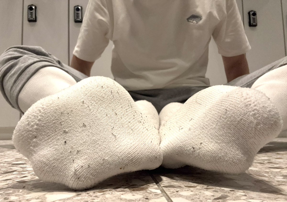 축구양말 땀 범벅인데 이런거 좋어하는 사람 있나?

#게이발 #남자발 #게이 #발냄새 #흰양말 #풋돔 #발페티쉬 #남자양말