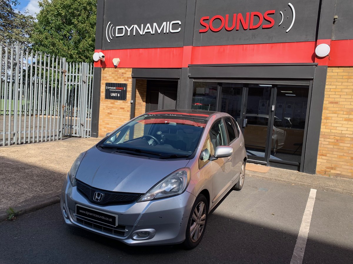 dynamic_audio's tweet image. Honda Jazz 2013 model upgraded with the Stinger IE268E Wireless CarPlay stereo and the Pioneer ND-BC9 reversing camera.

We used fitting accessories to complete the installation.

@Honda_UK  @PioneerUK #stinger