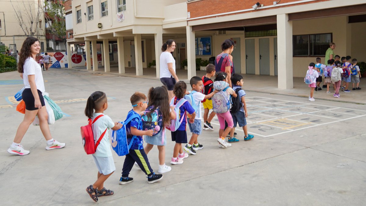 Ajuntament Sant Boi (@ajsantboi) on Twitter photo Les classes han començat a #Infantil, #Primària, #ESO i a l'etapa de 0-3 anys. I divendres ho faran a #Batxillerat i #CiclesFormatius i als Programes de Formació i Inserció. A Sant Boi són més de 12.500 alumnes.
👉 santboi.cat/noucurs #santboi Les classes han començat a #Infantil, #Primària, #ESO i a l'etapa de 0-3 anys. I divendres ho faran a #Batxillerat i #CiclesFormatius i als Programes de Formació i Inserció. A Sant Boi són més de 12.500 alumnes.
👉 santboi.cat/noucurs #santboi