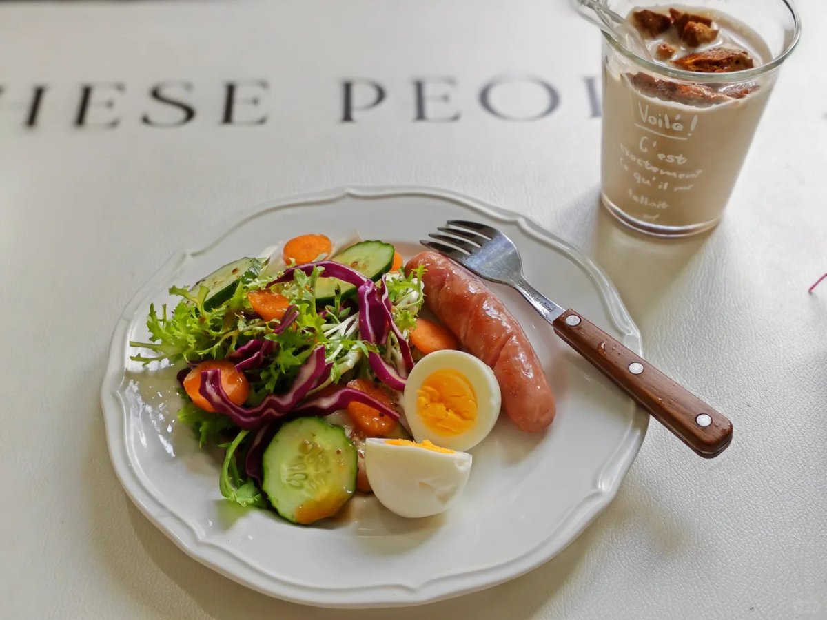 There's nothing better than a protein-packed plate and a refreshing drink to refuel right after a workout 💪🥗🌭🥚 to recover and recharge! #PostWorkoutMeal #Gains #HealthyEating