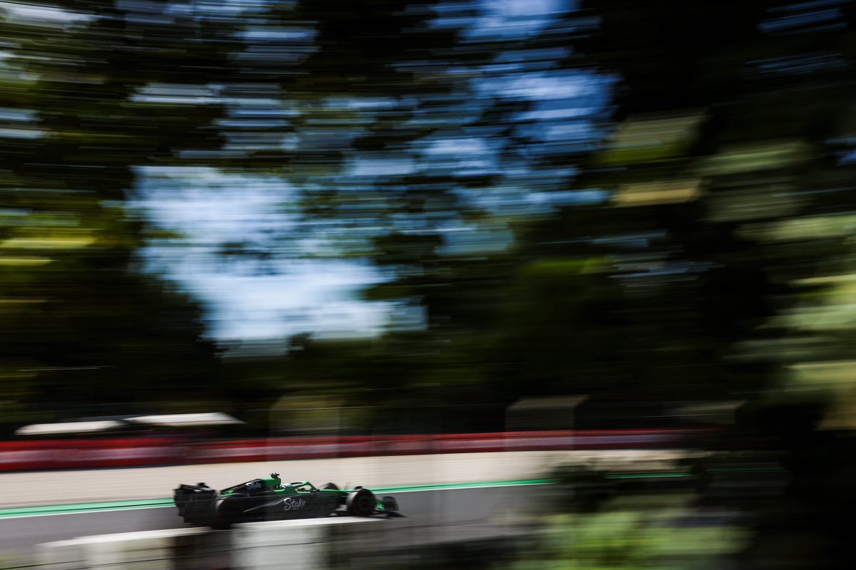 audif1_'s tweet photo. A slice of Monza 🍕🇮🇹 https://t.co/1CiO3Mj6Ea