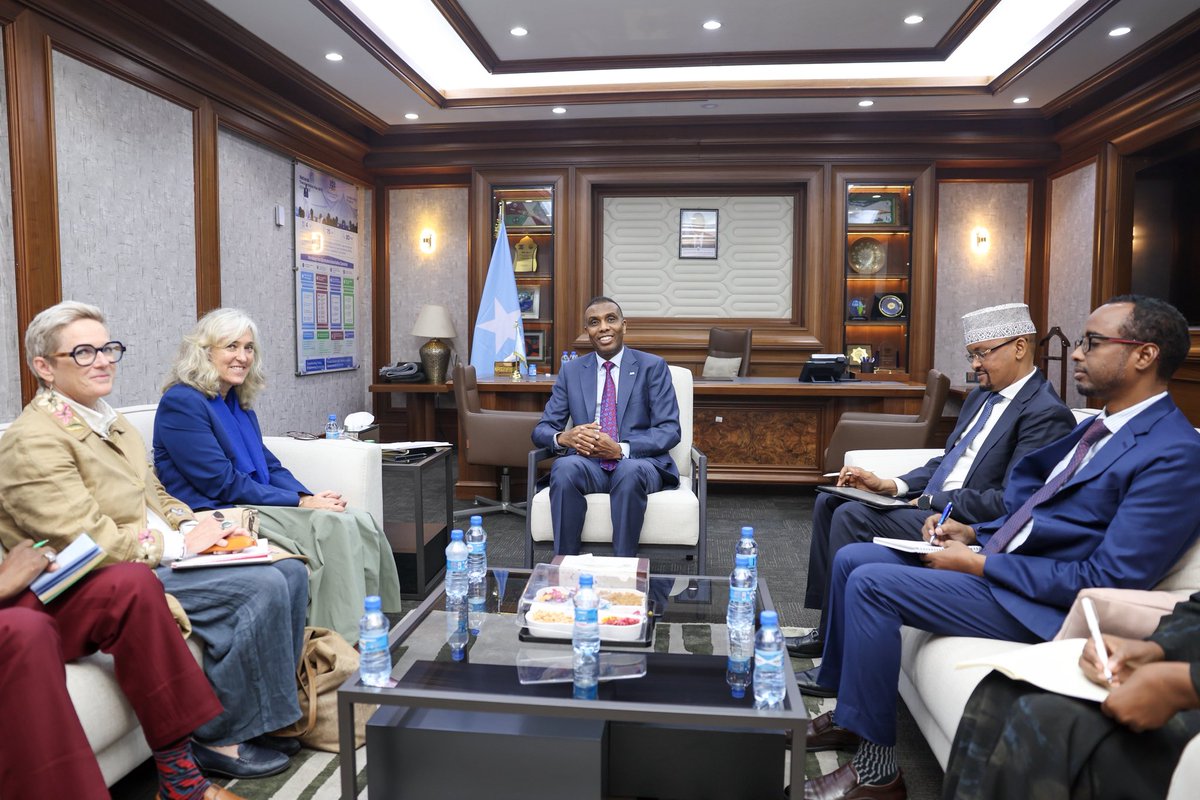 Today in Mogadishu, H.E. Prime Minister <a href="/HamzaAbdiBarre/">Hamza Abdi Barre</a>, received the new EU Ambassador to Somalia, Francesca Di Mauro, at his office and discussed further strengthening Somalia-EU relations.

During the meeting, Prime Minister Hamza congratulated Ambassador Francesca on her new