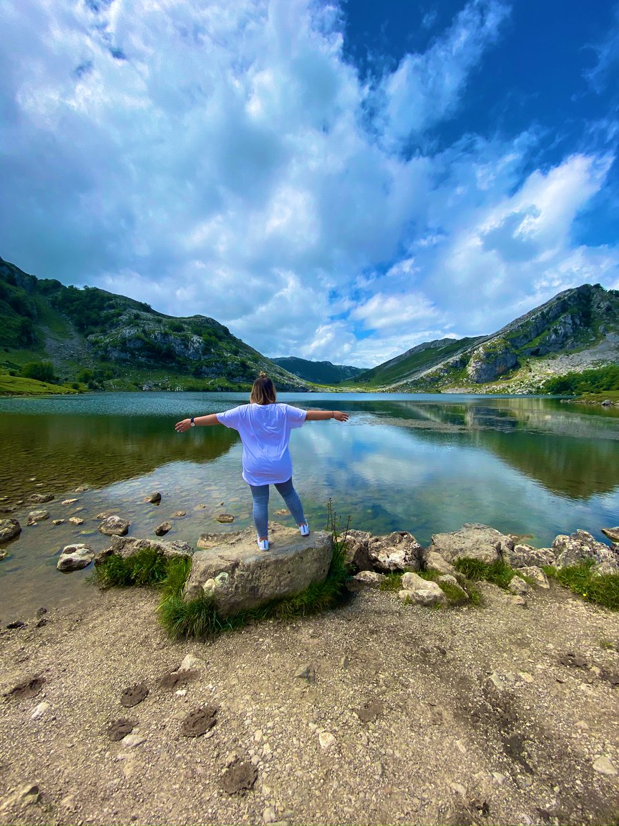 Feliz día a todos los asturianos que amamos esta tierra y a todos los que la sentís vuestra. Puxa Asturies 💙💛