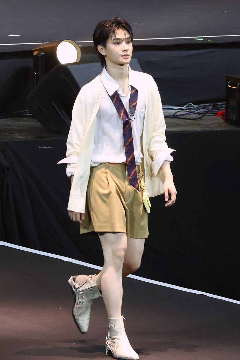 Cream0194's tweet image. 250907 :#MchoiceMintAwards2025 

ไทยกับชุด #SYSTEM 🫠

THAI BUS 

#THAIchayanon 
#MchoiceMintAwards2025xBUS
#MintAwards2025
#BUSbecauseofyouishine