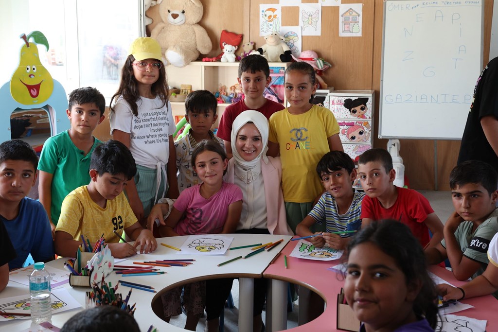 ashb_sygm's tweet photo. Bakanımız Göktaş: “2025-2026 eğitim öğretim yılının ilk dönemi için SYDV’lere yaklaşık 1.5 milyar lira kaynak aktardık.”

Haberin detayları:
https://t.co/ByHeHK7WXm

@MahinurOzdemir 
@tcailesosyal https://t.co/i5bvl2WEvH