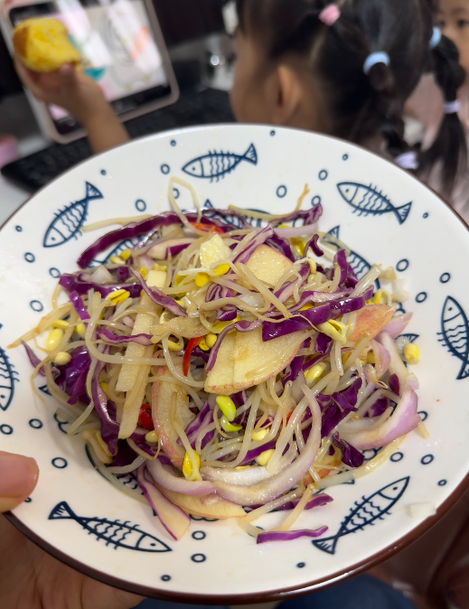 黑暗料理 味道直冲天灵盖 不过挺好吃的 哈哈哈哈哈哈 ​

。#LibertyCatNFT