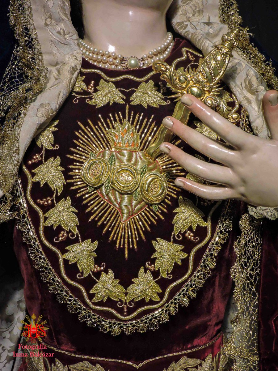 🟢 #EstandarteDS | María Santísima de los Remedios, de la <a href="/7_Palabras/">Archicofradía de las Siete Palabras</a>, regresa a <a href="/SanVicente_Sev/">Parroquia SanVicente</a>, tras la restauración de <a href="/pedro_manzano_/">Pedro Manzano</a>
📸 <a href="/innmaas/">Inma Balcázar</a>