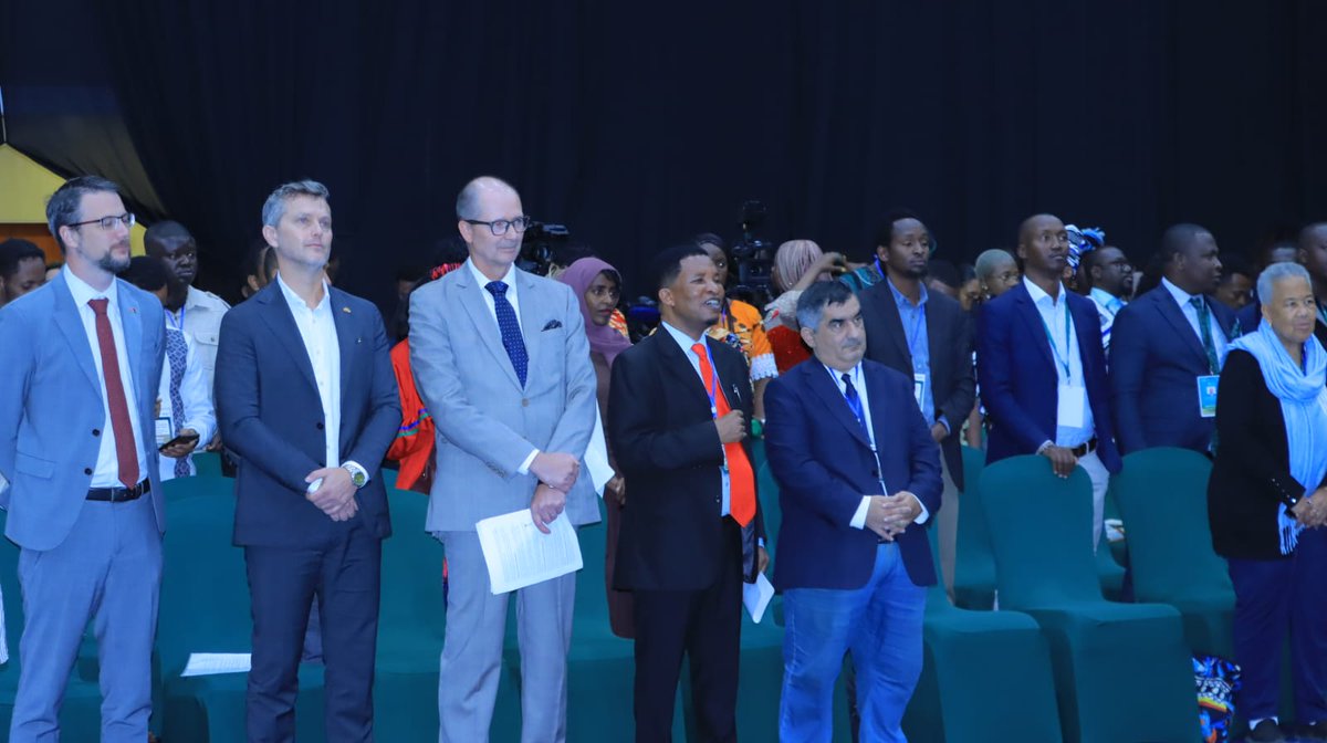 La jeunesse africaine écrit l’histoire.

Depuis Addis-Abeba, elle s’élève d’une seule voix pour la justice climatique : transition juste, financements accessibles et inclusion des communautés.

La Déclaration d’Addis est plus qu’un texte, c’est un engagement collectif.

#AYCA2025