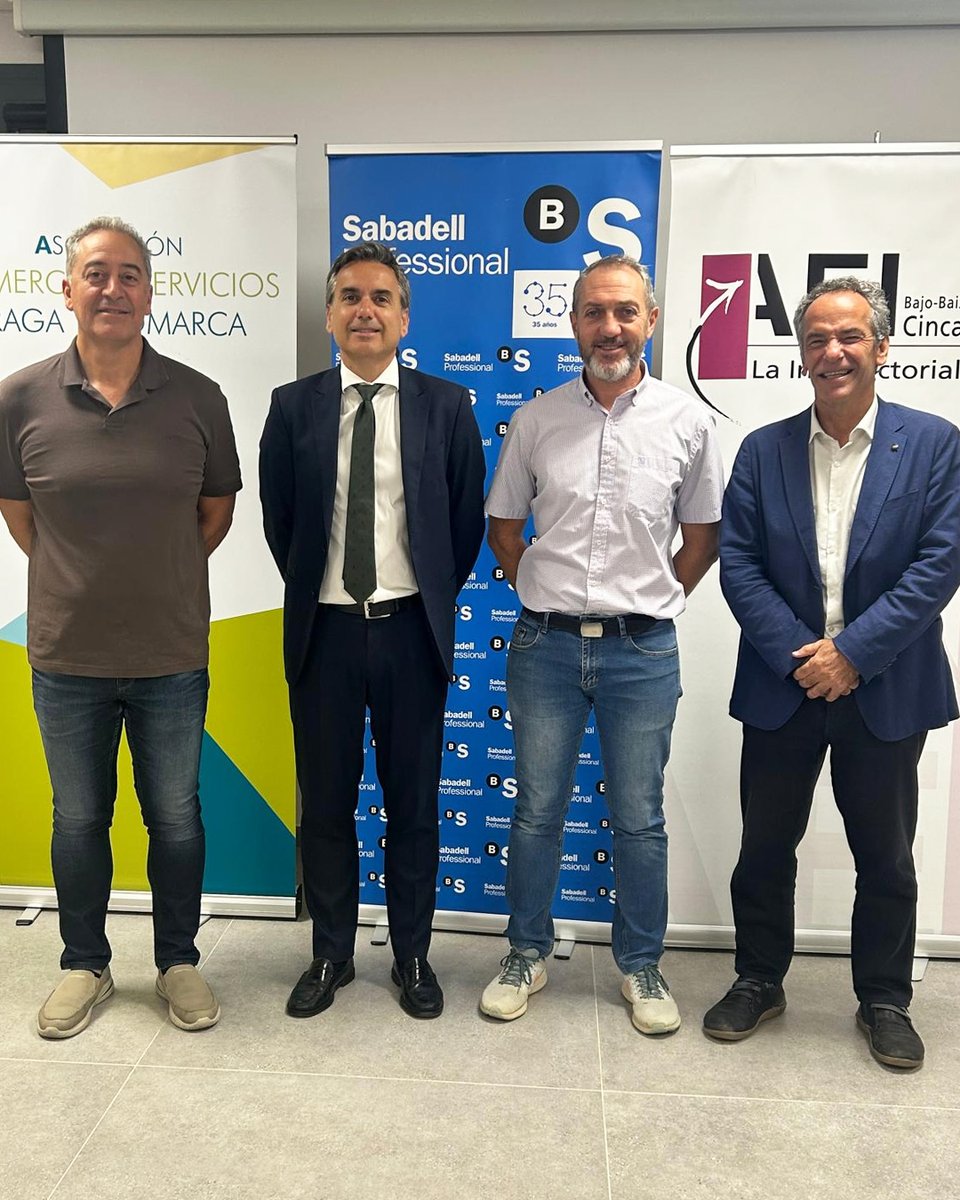 aeibajocinca's tweet image. El viernes tuvo lugar en nuestra sede la firma del #ConvenioDeColaboración entre @BancoSabadell  y La Intersectorial✒️💪Participaron  Javier Sorolla Sorolla y Luis Cánovas Castillo como representantes de la entidad financiera, y Oscar Sorolla Puig como miembro de la Junta Rectora