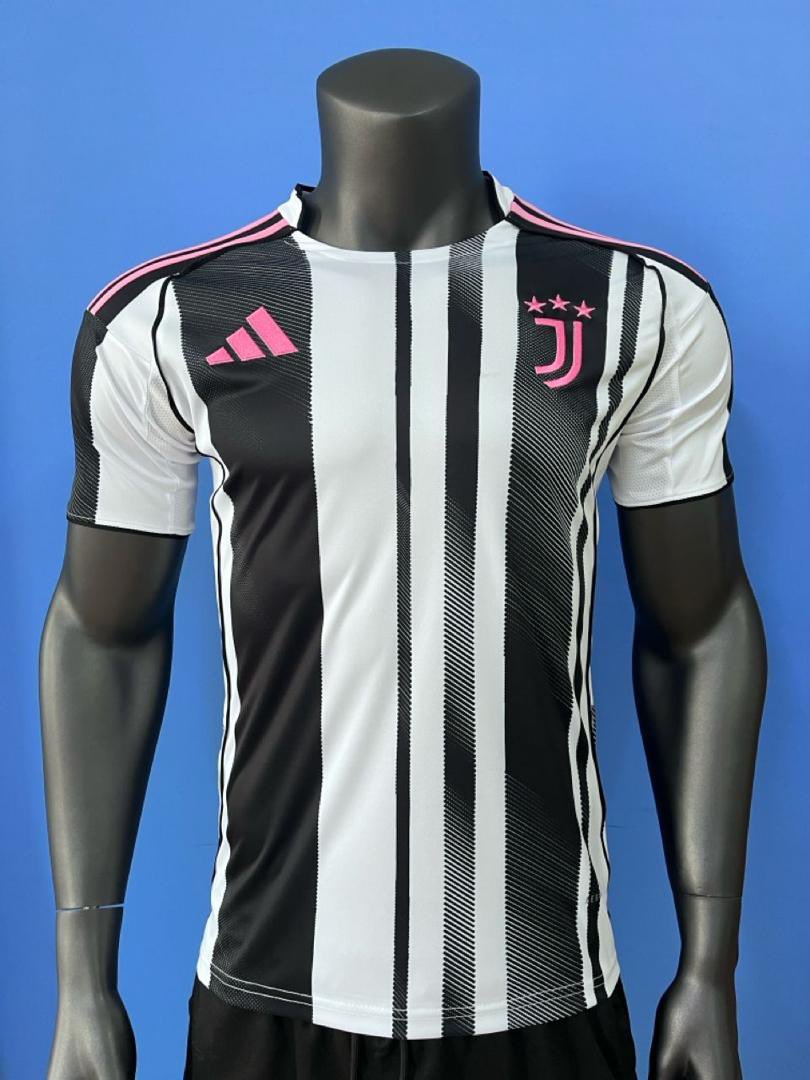 JohnDede3's tweet photo. LATEST PLAYER VERSION UPDATE🔥

Size: L-XL-2XL
Big clubs with M

Price: 26,000

Kindly Repost🫡 https://t.co/KsaVuhADu7