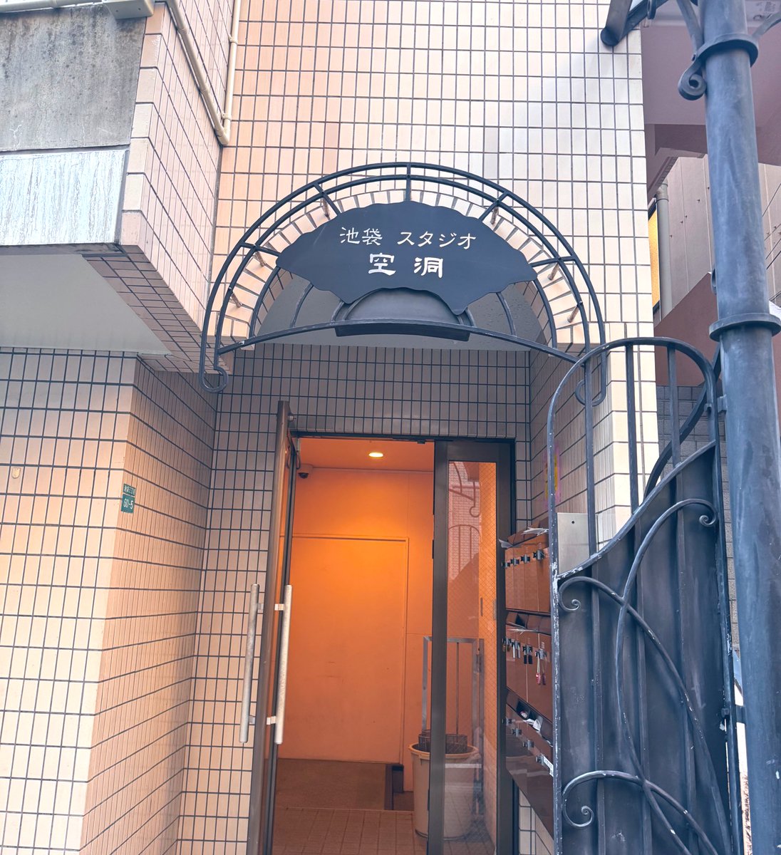 kawaii38724116's tweet image. #舞台アロイス
千穐楽に行ってきました🌠
作者である夏目さんとたくさんお喋りして仲良くなった思い出の作品であり、進行役としても大切な人たちと物語を紡いだ大好きなアロイス。
ど真ん中の席でオエオエズビズビ汚く号泣してた女はわたしです…刺さってしまった
本当に良かった！ふせ書きたい✏️📖