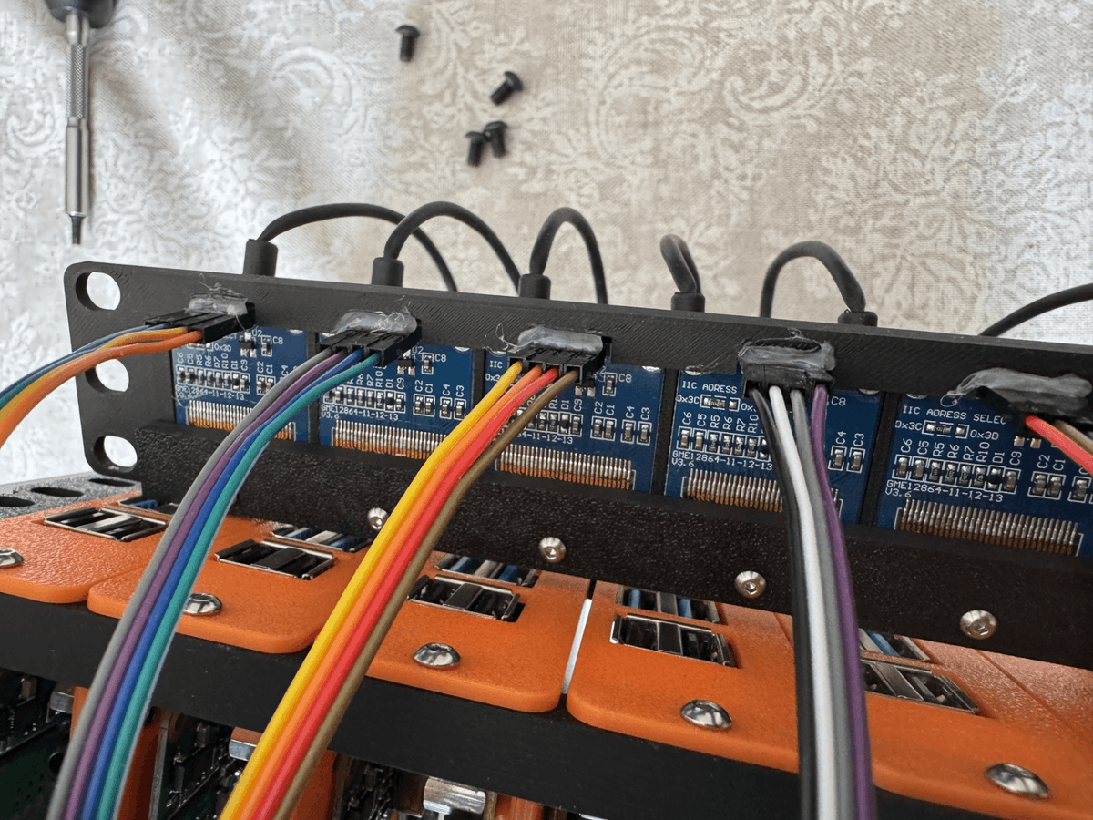dfrobotcn's tweet image. 🔥 Raspberry Pi Mini Lab goals! 6 Pis in a custom 3D-printed rack with OLED displays, PoE connectivity, and perfect cable management. Used for IoT and AI vision projects. #RaspberryPi #MakerProject
📸For more details: reddit.com/r/raspberry_pi…