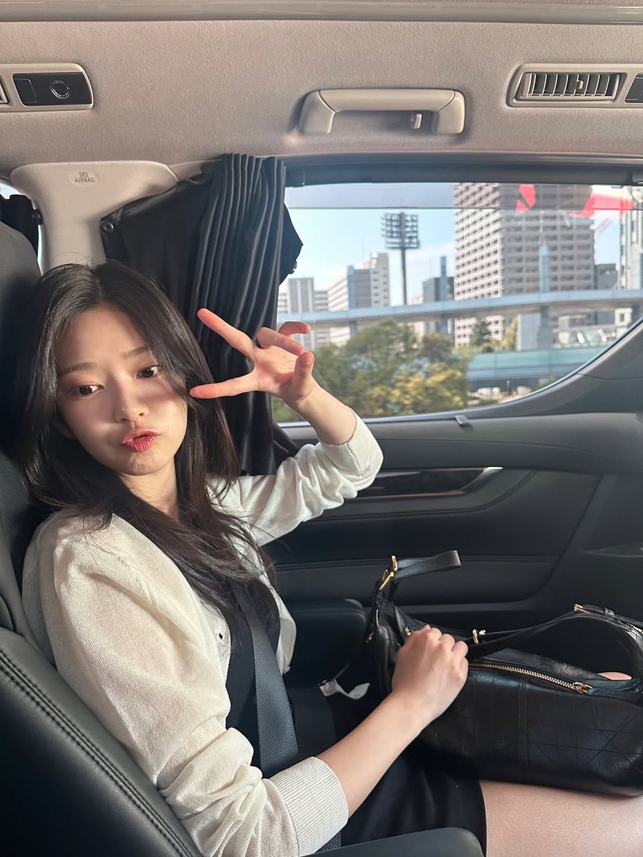 kim minju pics tweet media