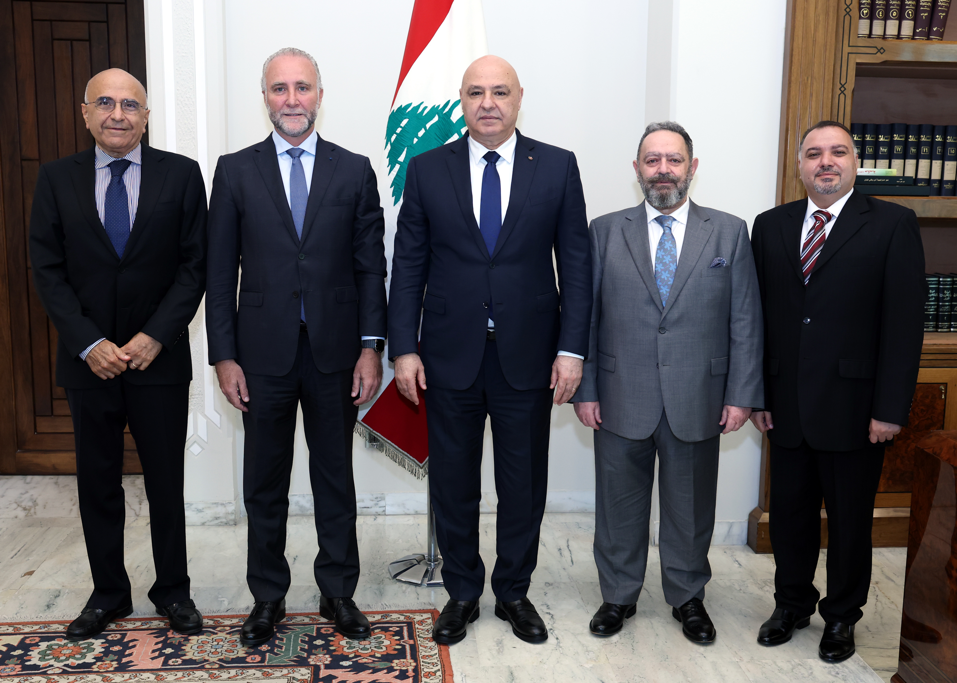 لقاء عون بوفد مجلس إدارة 