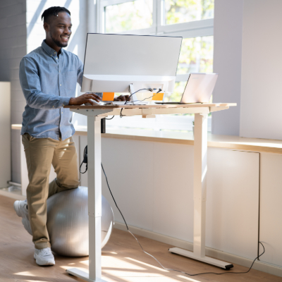 DirectTechGroup's tweet image. 5 Ways a Standing Desk Can Transform Your Workday. Do you feel sluggish, achy, or just plain tired after a long day of sitting? A simple change to your workday could be the key to improving your health and boosting your well-being: the standing... ow.ly/cBaB106l41Z