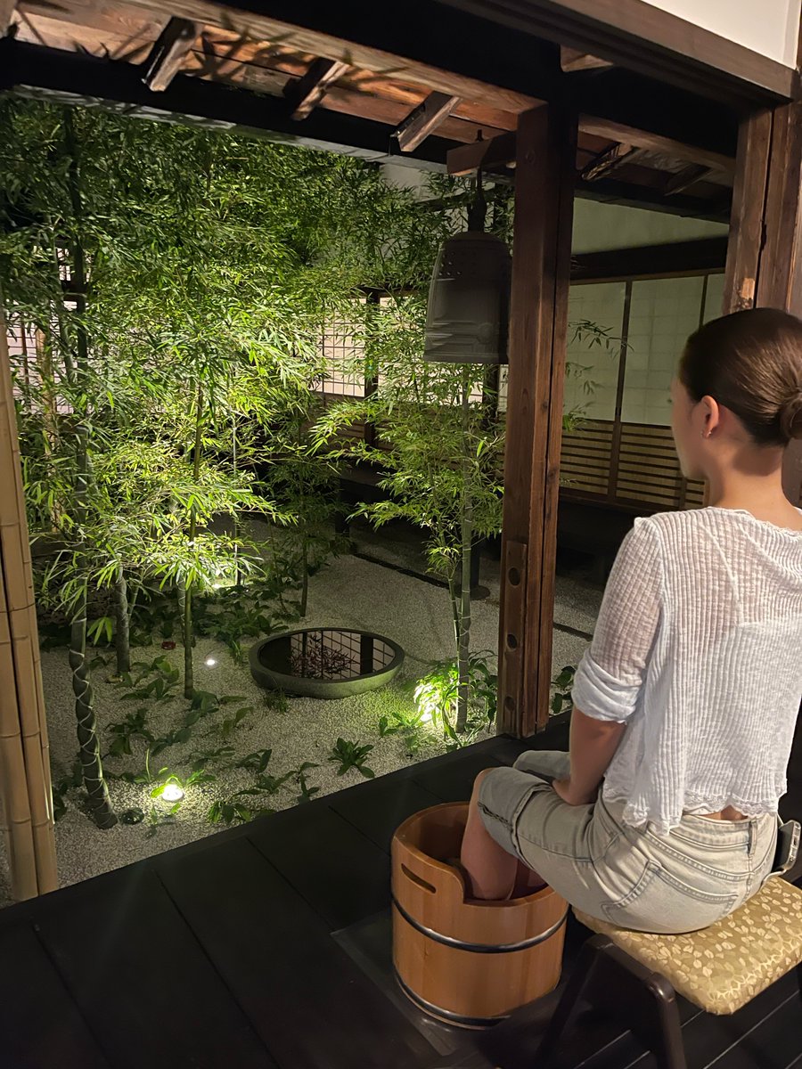 souda_kyouto's tweet photo. 晩夏の宵は貸切特別拝観で🌙🌌
 
📍京都祗園 西来院
 
趣の異なる3つの庭園を愛でることができる京都祗園西来院。
ライトアップされた庭園を見ながらゆったりと時間を過ごせそうです☺✨
夏にぴったりな冷やし足湯の体験プランに心惹かれます…！局員
 
 https://t.co/ifNhwirNxG
 
 #そうだ京都行こう https://t.co/dPq7XNn3hi