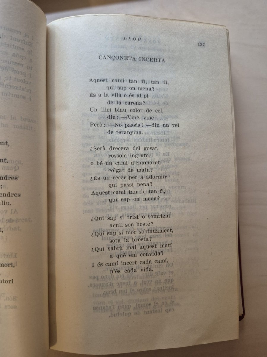 A les PAU del setembre, a la prova de llengua, hi ha sortit la «Cançoneta incerta» de Carner. Em sembla tan escaient per l'ocasió… Entre l'angoixa i l'afany de controlar el demà, paga la pena de reconèixer amb esperança i ironia: «Aquest camí tan fi, tan fi, | qui sap on mena?»