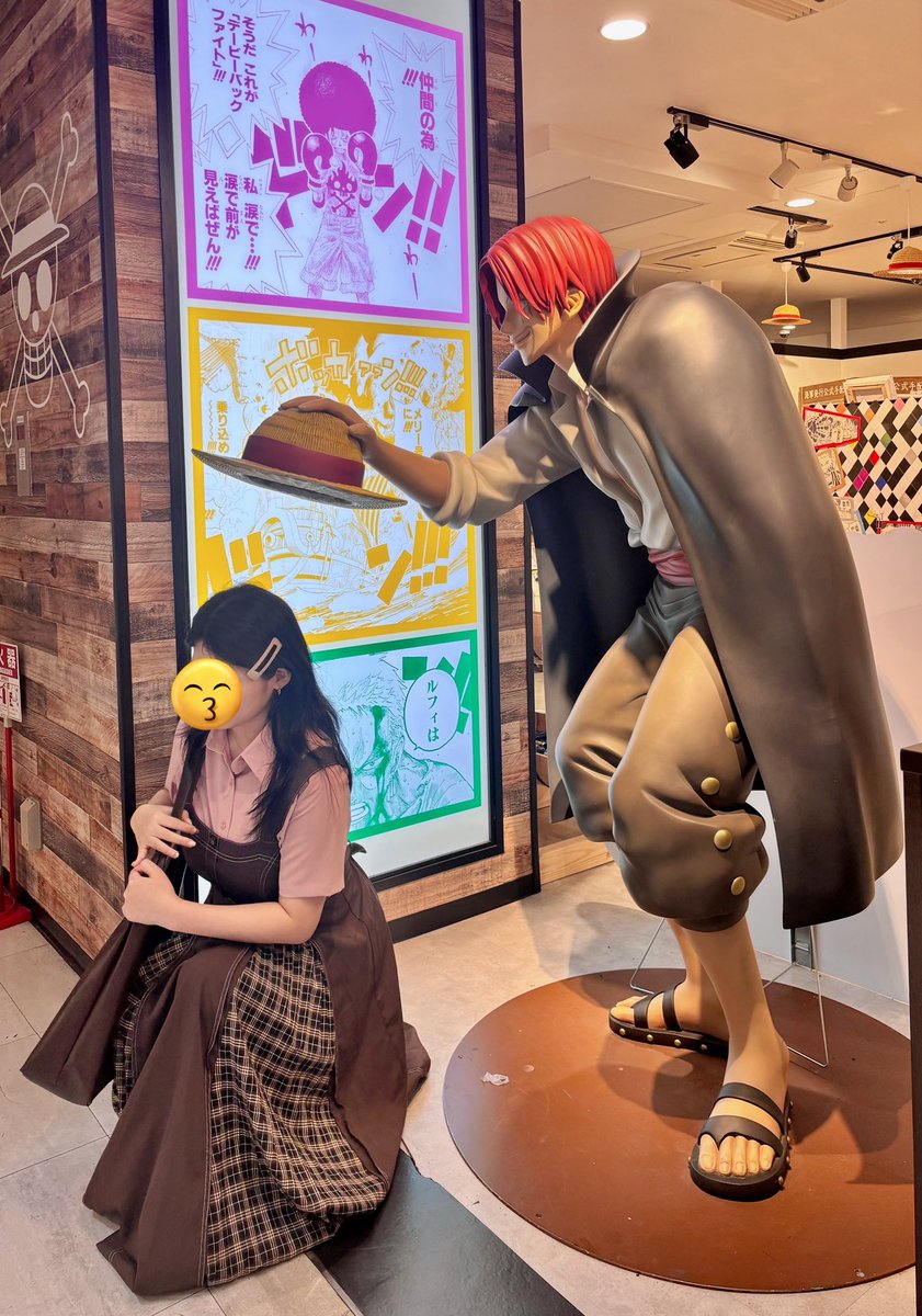 오랜만에 시부야 갔는 데 사카모토 팝업을 만났어요..🥺 잘생긴 남자들이 줄지어 있어서 제대로 눈호강ㅎㅎ👀 이후 원피스 매장 가서 굿즈 왕창 샀네요 >< 샹크스.. 얼른 나에게도 麦藁씌워줘요 (+루피랑 쵸파 너무너무 귀여웠어여💕🥰)