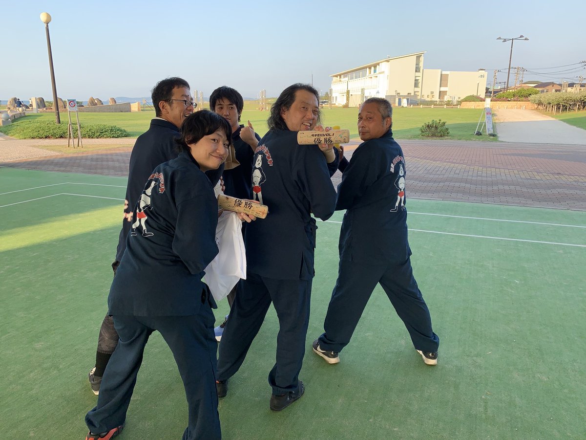 mcgiant2023's tweet photo. 先月8/31(日)
第10回新潟県モルック定期交流戦in柏崎
ザキモルvol.1
（ペア戦変則マッチ
24チーム参加）

三燕MCジャイアントとして
オーケン＆まいまい＆shiro(助っ人)で
お気楽に参加してたら
予選2位
8チームによる上位トーナメントでは⋯優勝！
3年目にして、ようやくの初タイトルにグッときました https://t.co/08MRmnitr2