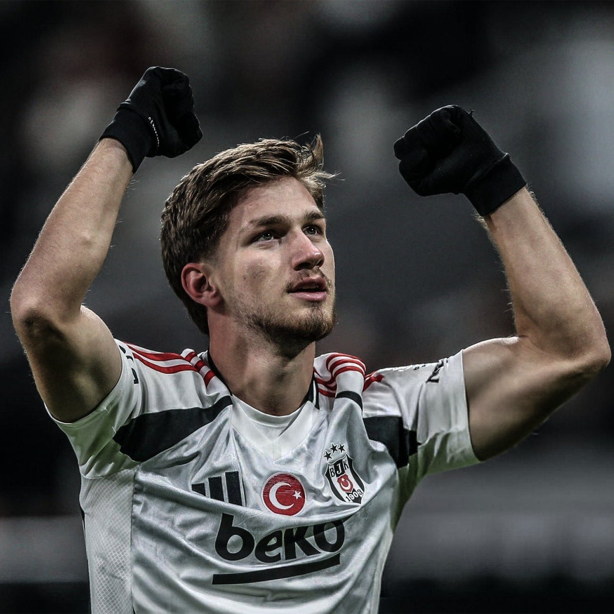 🚨Madem rotasyona Türk lazımdı.

Serdal başkanım bilgin olsun, Semih diye genç bir çocuk var İtalya’da.

Maaşı falan da uygun, sakatlığı da yok.

Ayrıca doğuştan Beşiktaş’lı diye biliyorum.

<a href="/SerdalAdali_x/">Serdal Adalı</a>