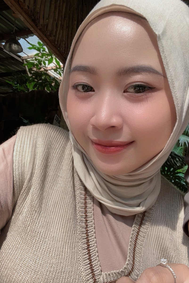 glazeshine_'s tweet image. Guys… moisturizer ada emasnya dong 😭✨
Clinelle CaviarGold Firming Cream ini tuh bikin kulit auto glowing, lembap, kenceng tapi harganya masih masuk akal 👌

Lagi banyak diskon + free gift 👉 s.shopee.co.id/8UzMSut0Vy

#MoistMewahHargaMurah #CaviarGoldEffect #ClinelleSkinGoals…