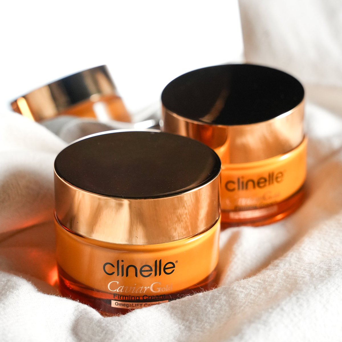 glazeshine_'s tweet image. Guys… moisturizer ada emasnya dong 😭✨
Clinelle CaviarGold Firming Cream ini tuh bikin kulit auto glowing, lembap, kenceng tapi harganya masih masuk akal 👌

Lagi banyak diskon + free gift 👉 s.shopee.co.id/8UzMSut0Vy

#MoistMewahHargaMurah #CaviarGoldEffect #ClinelleSkinGoals…