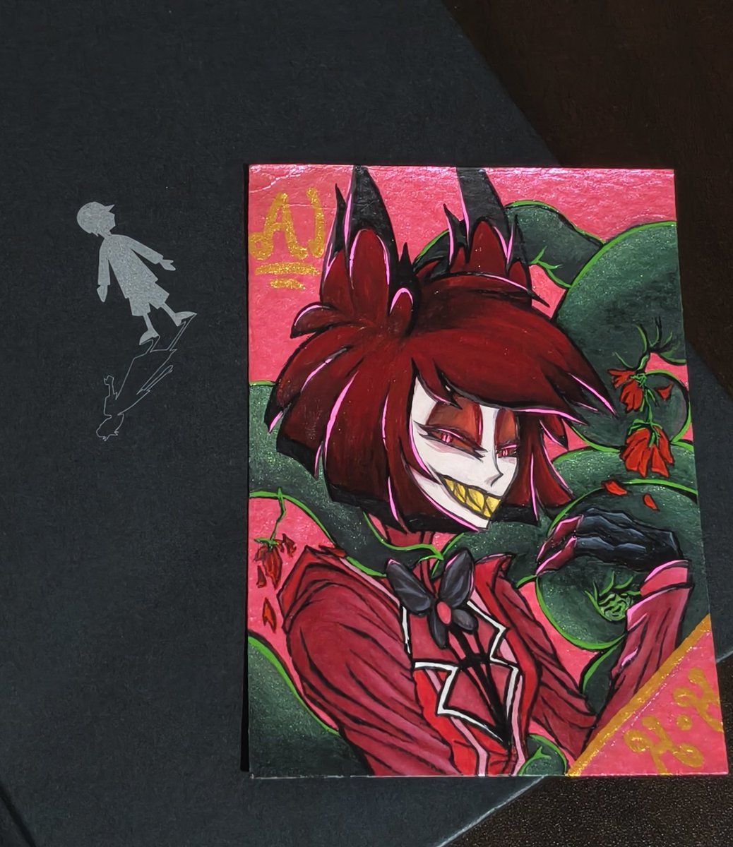 终于有时间画画了(⁠ ⁠≧⁠Д⁠≦⁠) 于是，画了Alastor ❤️❤️❤️\(⁠≧⁠▽⁠≦⁠ )

#HazbinHotelFanart 
#HazbinHotelAlastor 
#Alastor