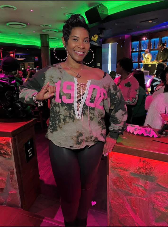 camicolaceUSA's tweet image. I love my shirt and got a ton of compliments. 🩷 - Tee Somore

#Camicolace #1908