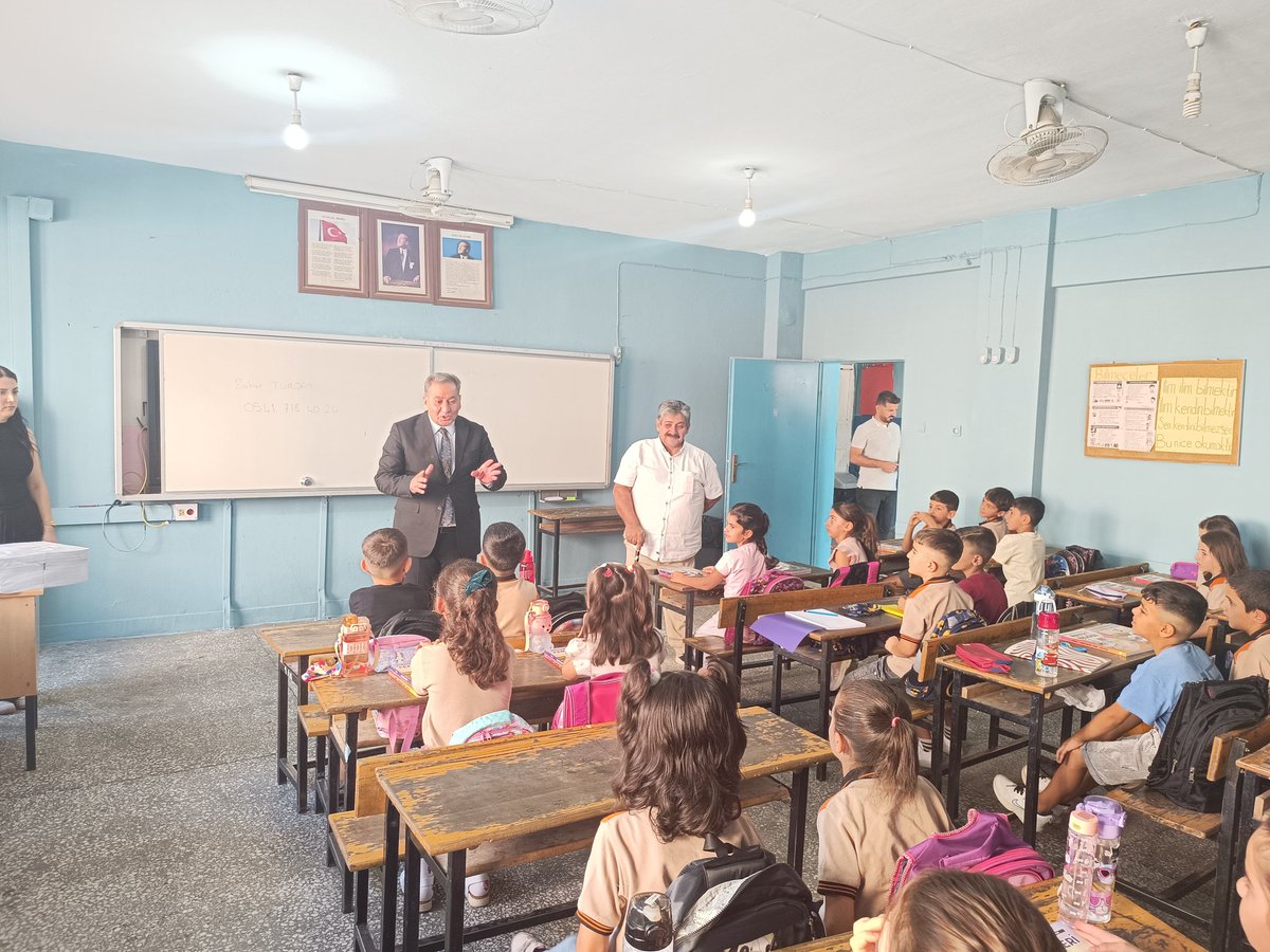 İlçe Milli Eğitim Müdürümüz Abdulkadir GÜMÜŞ, yeni eğitim öğretim yılının açılışını Mezopotamya İlkokulu ve Mezopotamya Ortaokulunda gerçekleştirdi.

Mezopotamya Ortaokulunda bayrak törenine katılarak öğrencilerin heyecanına ortak oldu.

🌿 Mezopotamya İlkokulunda ise sınıfları