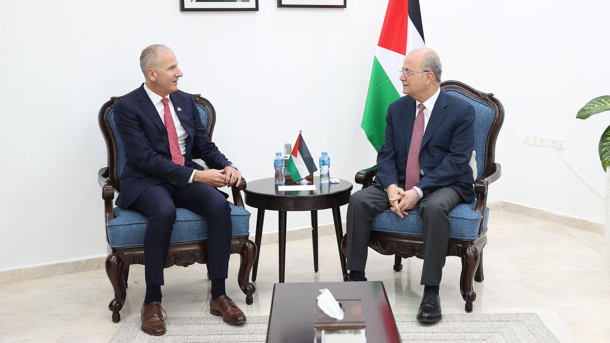 التقى ممثل كندا مع رئيس الوزراء د. مصطفى لمناقشة آخر التطورات في غزة، والتقدم المحرز في إصلاحات السلطة الفلسطينية، والخطط الانتخابية. 
وأكد <a href="/GrahamDattels/">GrahamDattels</a> من جديد دعم كندا للحكم الفلسطيني القوي والديمقراطي والدور الحيوي للشعب الفلسطيني في بناء مستقبل سلمي.