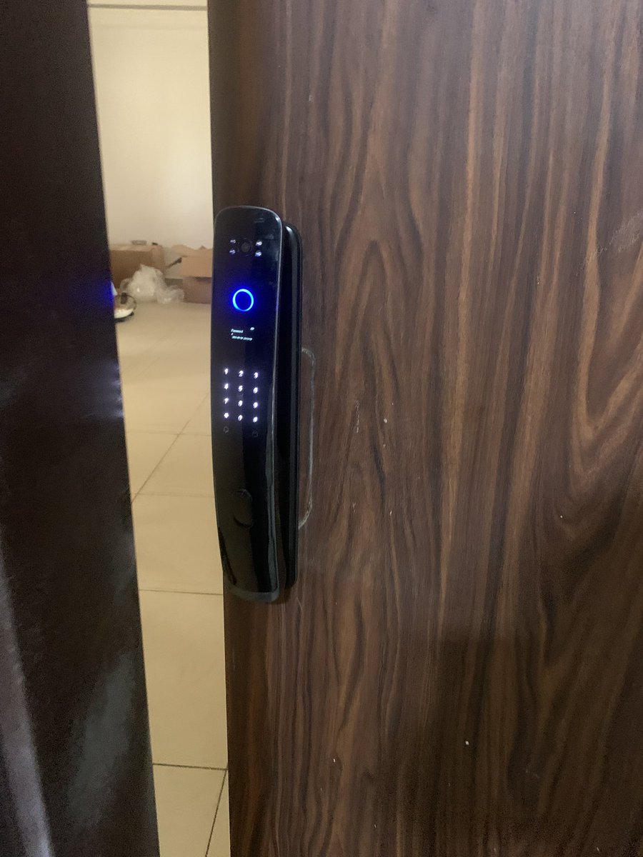 ecclesiastes__'s tweet photo. @UnkleAyo @AmLegendseyi I install smart locks and smart home devices, I also install hotel locks, Point of sales software for small businesses, wireless call systems, data analytics, automation. https://t.co/ZJsQrIftK9