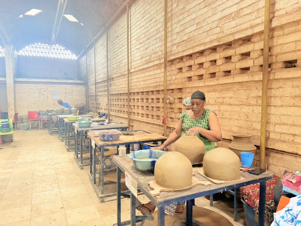 the malian urban planner mR DEYOKO Abdoulaye introduced me to another architectural treasure inside Bamako. 

This week I'm talking about the  Community ceramics and pottery workshop in my newsletter. 

What particularly appealed to me about this building is the way it manages
