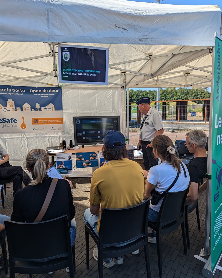 pz_zuid's tweet image. Nog een kleine week te gaan tot onze opendeurdag! 💖 politie.be/5341/nl/nieuws…