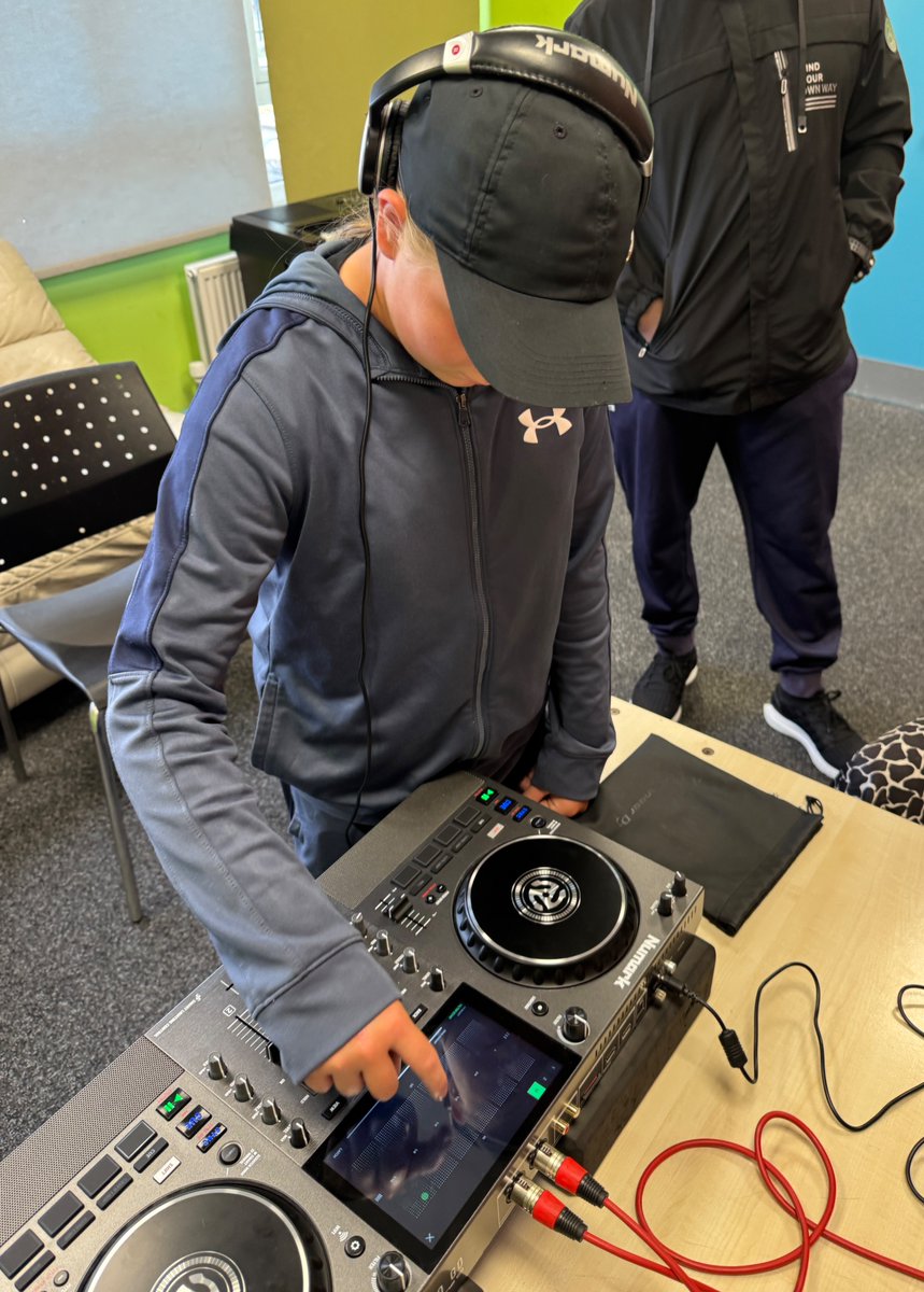 DjMethodz's tweet image. 2nd stop on the @DjMethodz  / @HullMusicHub outreach tour was Ainthorpe Youth Centre

#djing #learntodj #djworkshops #hullmusic #youngpeople