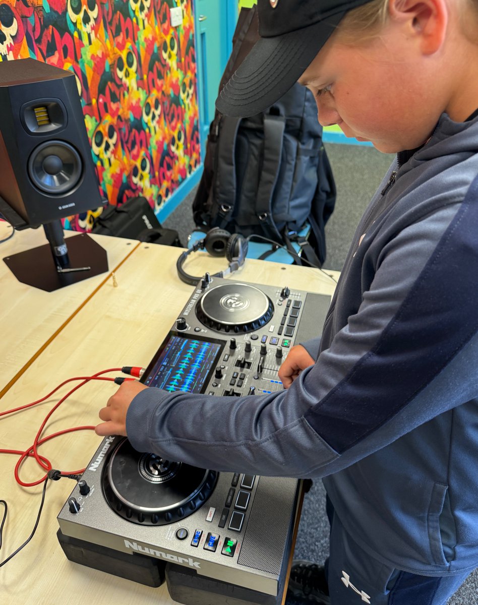 DjMethodz's tweet image. 2nd stop on the @DjMethodz  / @HullMusicHub outreach tour was Ainthorpe Youth Centre

#djing #learntodj #djworkshops #hullmusic #youngpeople