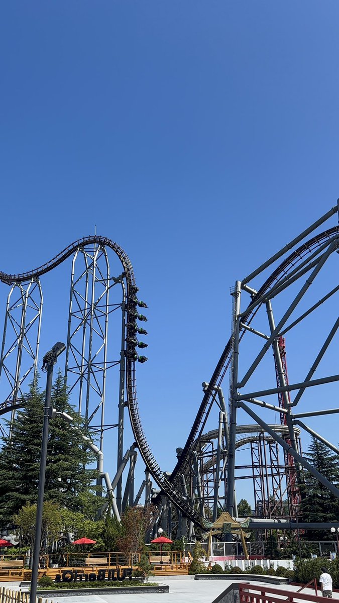 SgCoasters's tweet image. Update to the top coasters:
1) Intimidator 305
2) Ride To Happiness
3) Eejanaika
4) Taiga
5) Outlaw Run
Eejanaika was absolutely amazing! So intense