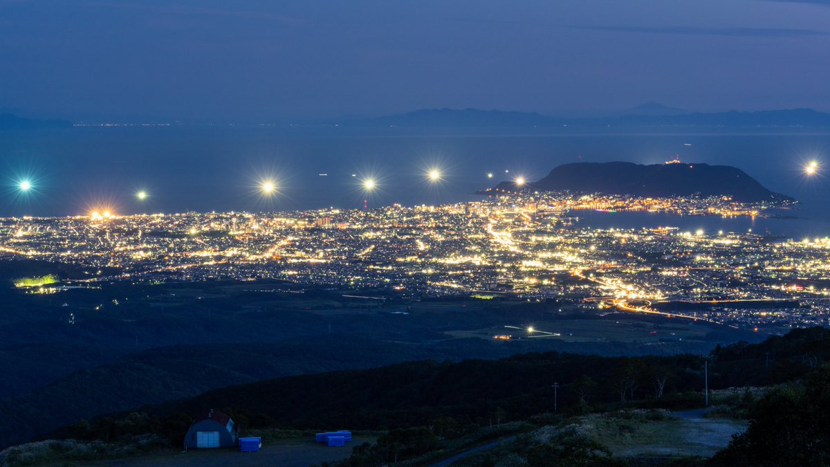 AeugMsz006's tweet photo. 本日の横津岳漁火裏夜景〜📸
　#函館 https://t.co/7NgX92pcvl