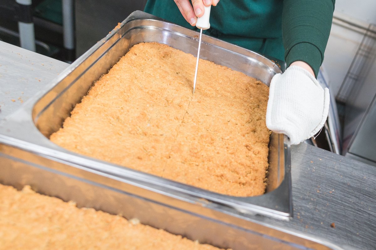 🍎 Our handmade apple flapjack is baked just like you’d make it at home. Made with wholegrain oats and juicy apples, it’s a wholesome treat that gives children the energy to keep going. 🌟

#HandmadeWithCare #WholegrainGoodness #AppleFlapjack