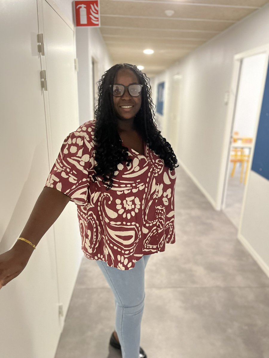 L’impossible possible est ce qui semble irréalisable mais peut se concrétiser, tandis que l’impossible impossible est ce qui ne peut jamais se réaliser. 

Jour de reprise 

Belle rentrée à tout le monde 

Haoula ❤️💕🥰