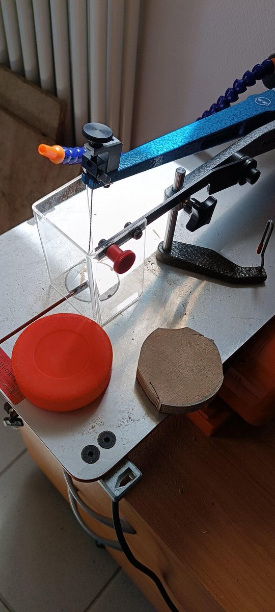 fablabalecole's tweet image. À Commeny (95), les CE1-CE2 de Mme Cheriot ont pris l’initiative d’allonger la vie du matériel de classe : puzzles, palets,… 
Dans une logique éco-responsable, ils ont conçu, découpé, poncé et peint des pièces pour réparer ou maintenir les objets de l’école.
 #FabLabalEcole