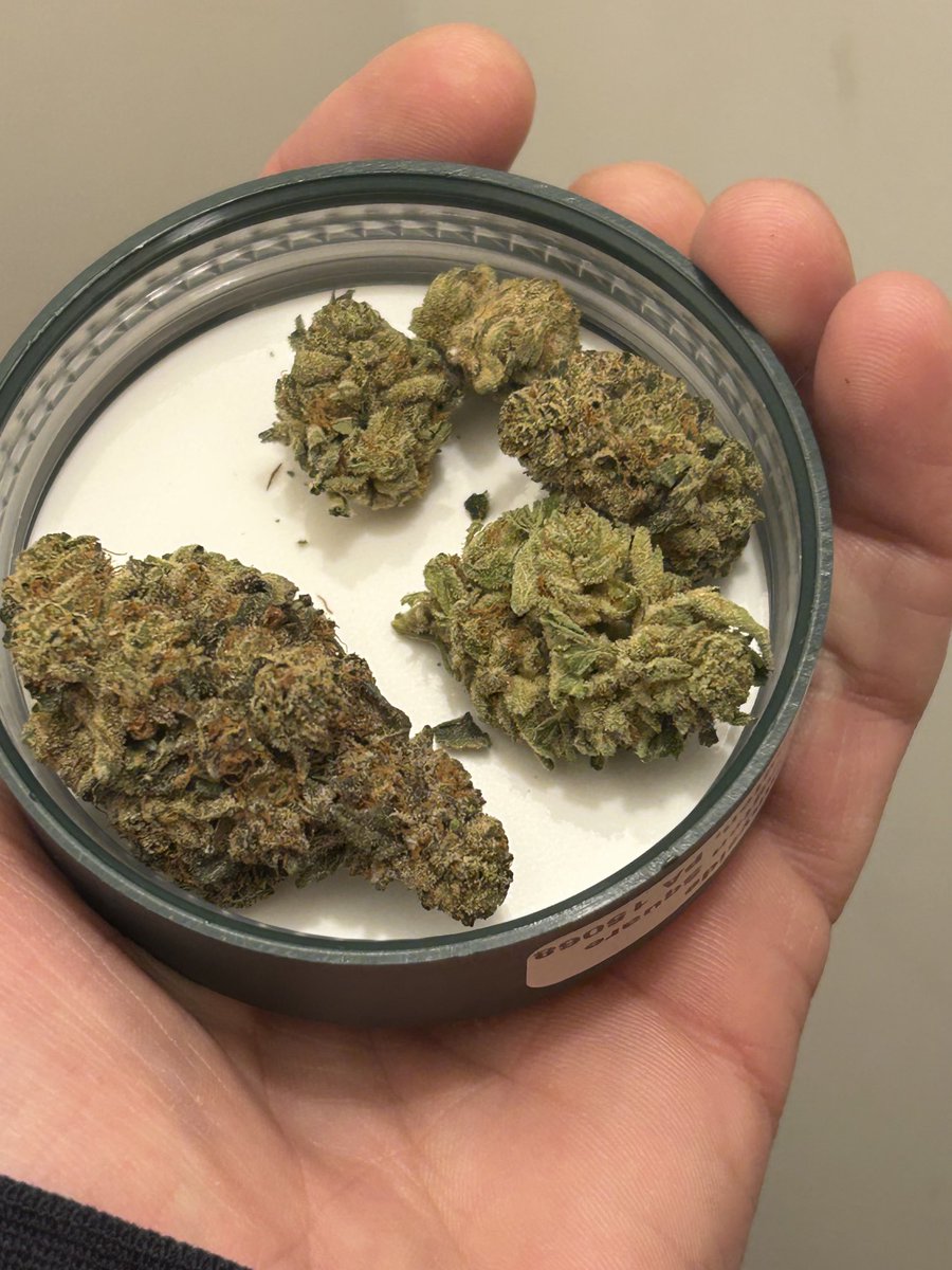 Biscotti cake for a nice wake n bake! Have a good day yall!! Be kind and stay positive. Stay lifted