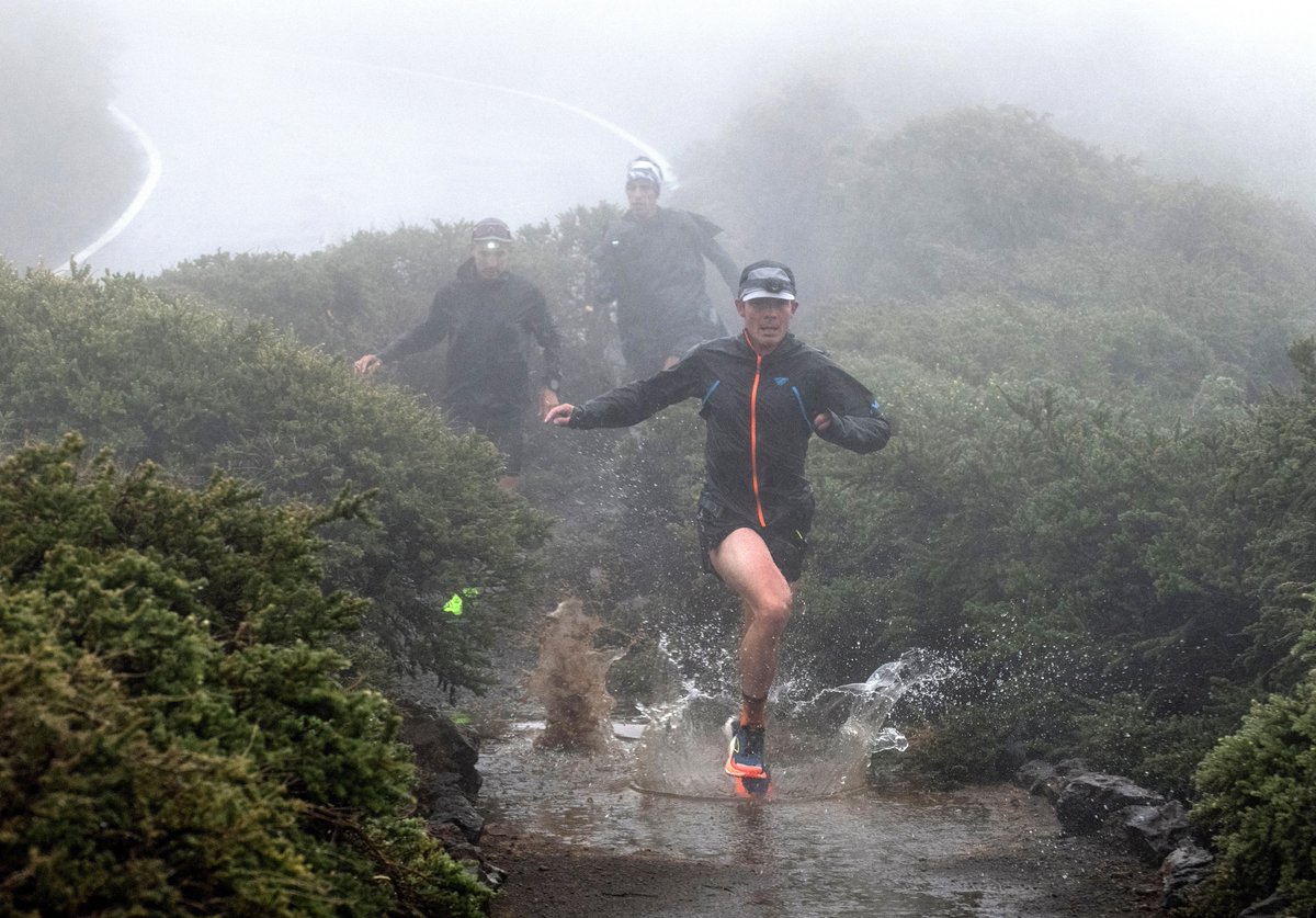 🌧️🏃‍♂️ La esencia de Transvulcania adidas Terrex 🌋✨

No importa la lluvia, el frío o la niebla… lo que importa es la fuerza de cada paso, la pasión por la montaña y el espíritu que empuja a seguir adelante. 💪🔥